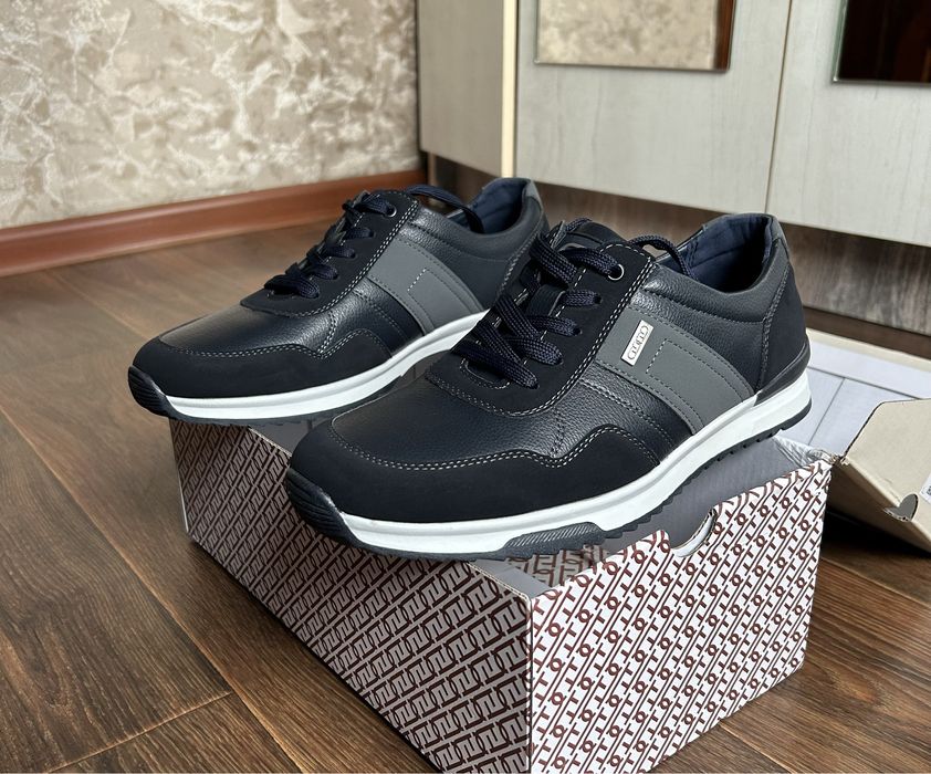 Кроссовки мужские новые