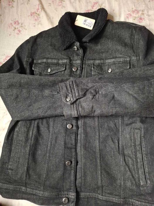 Продаётся новый джинсовой куртка