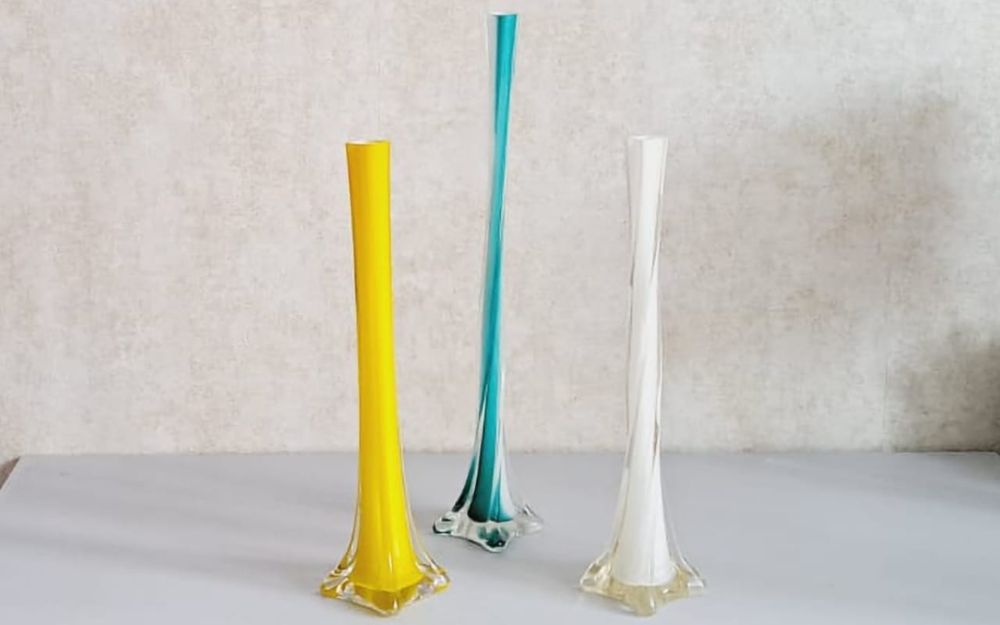 Вызы Берц  цветное стекло