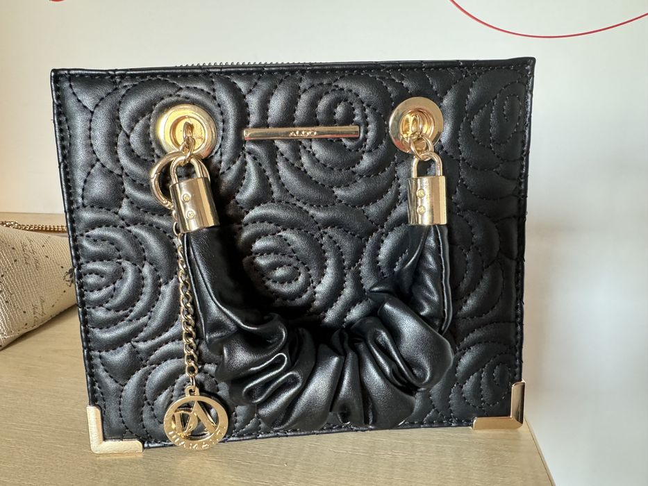 2 Genti elegante, pret pentru ambele