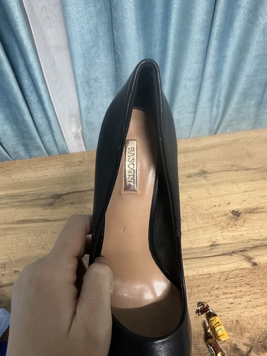 Продам туфли на шпильке Basconi