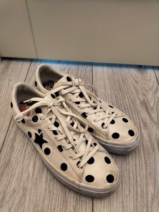 Кроссовки белые кеды