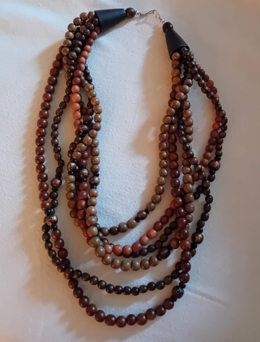 Colier Monies în stare foarte bună, fără defecte