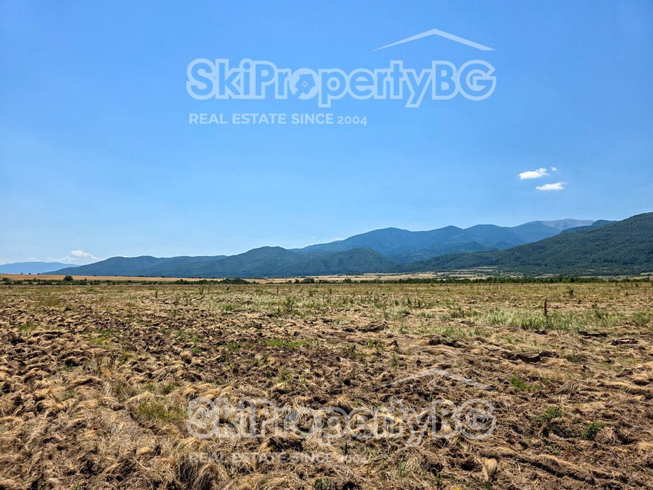 Парцел до голф клуб Ибър в Долна Баня!