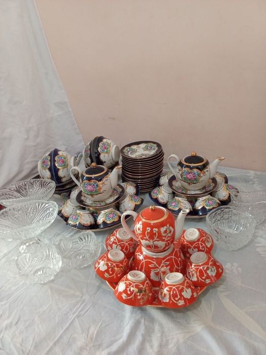 Продаётся посуда и покрывало