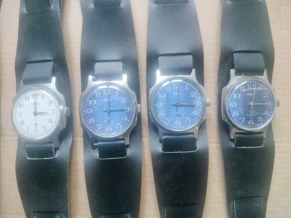 Vând ceasuri mecanice Raketa și Pobeda