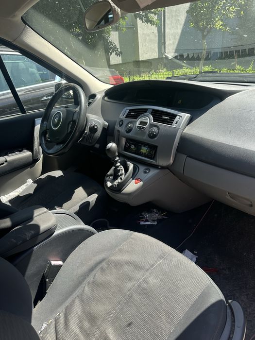 RENAULT Grand Scenic 0 — imagine 3