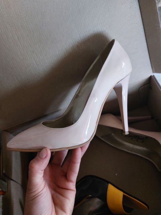 Sandale cu toc subtire