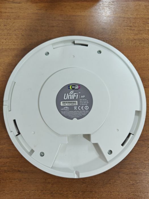 Точки доступа Wi-Fi Ubiquity 2.4 ГГц