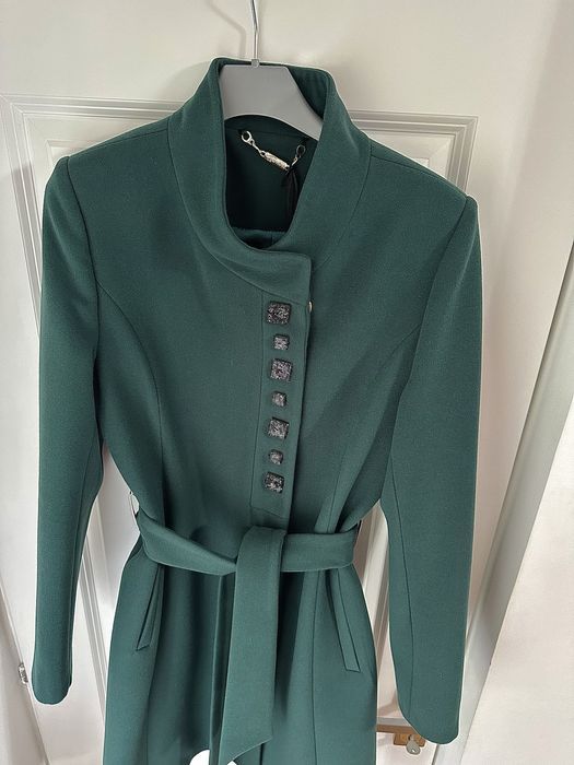 Palton nou cu etichetă