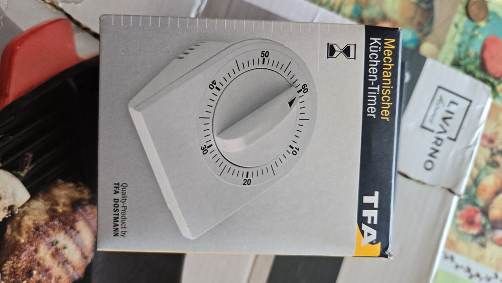 Чугунен грил тиган и таймер за кухня