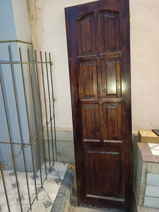 Продам большую деревянную двойную входную дверь