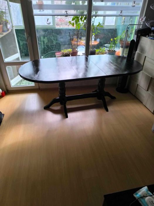 Разтегателна трапезна маса от масив с размер160/200 на 100 черна