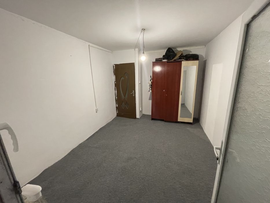 Vand apartament cu 3 camere
