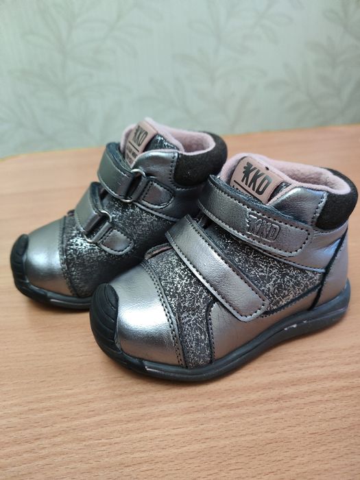 Демисезонные ботинки на девочку.