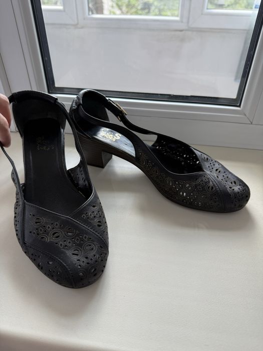 Туфли , босоножки кожаные 38, 39 размер