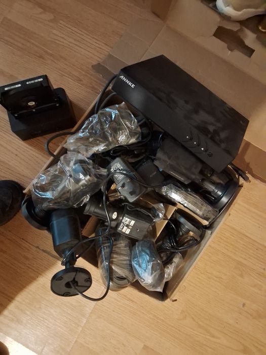 Sistem Supraveghere Complet - DVR Annke 8 Ch + 8 Camere + HDD 3TB