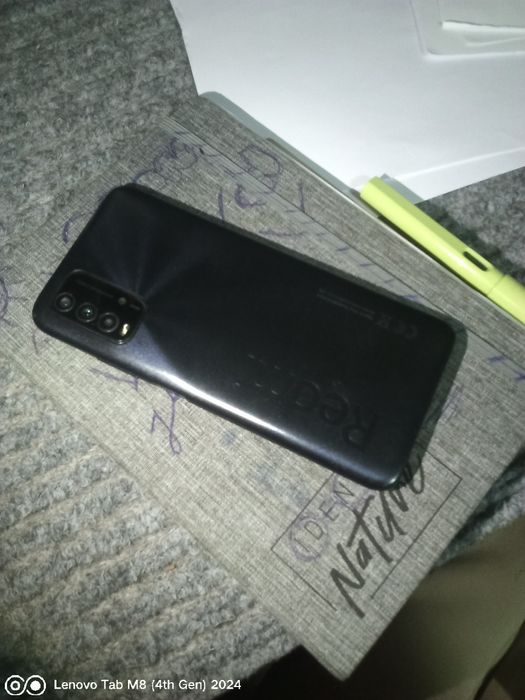 Vând carcasa de telefon Redmi 9C.