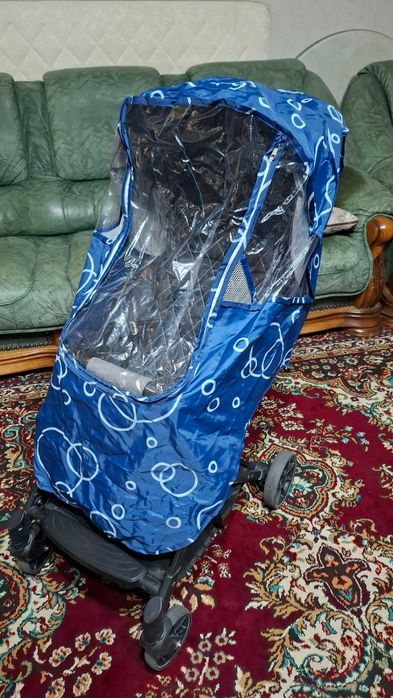 Продаётся детская коляска б/у + дождевик, накомарник и матрасик