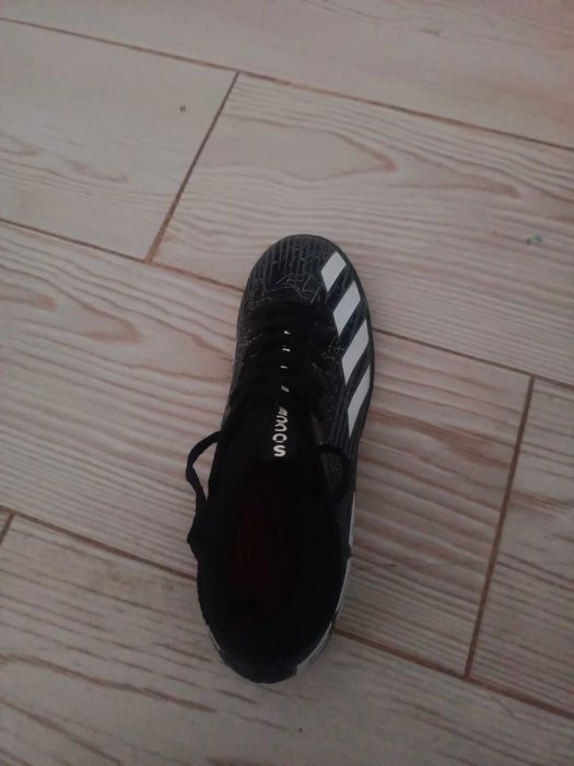 Adidași sport ,mărimea 43 ,sunt nepurtați,mie nu îmi plac