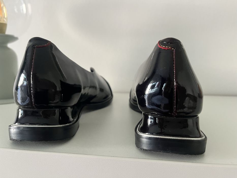 Pantofi din pele lacuita