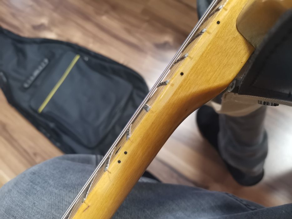 Продавам електрическа китара