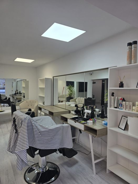 Închiriez Post Frizerie