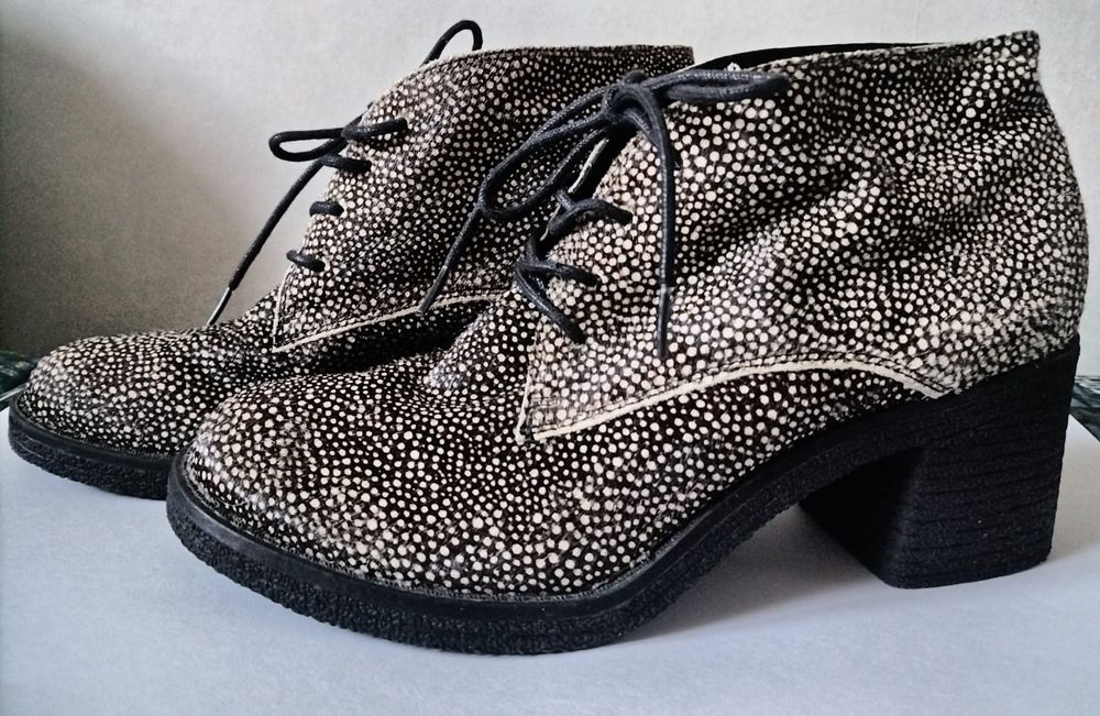 Продам женские ботинки!