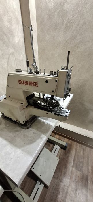 Продам пуговичную машину