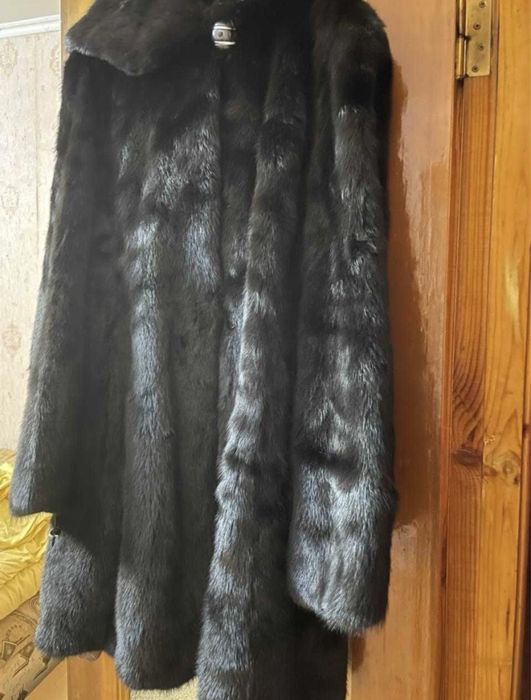 Продам шубу норковую с капюшоном