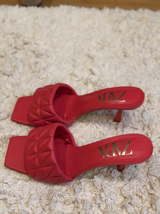 Чехли Зара червени и Philipp Plein