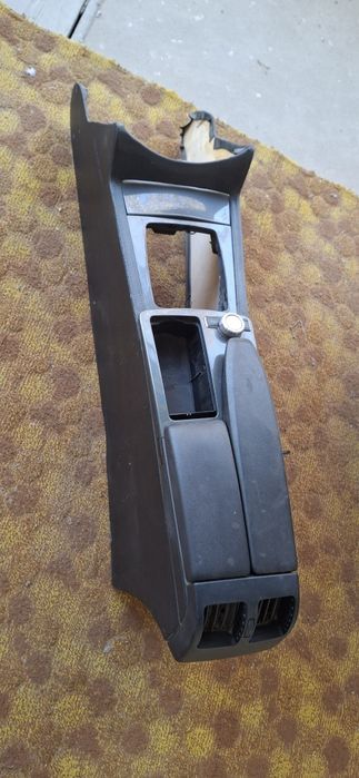 Продам мерс w204 бар подлокодник для спарка переделан оригинал бар