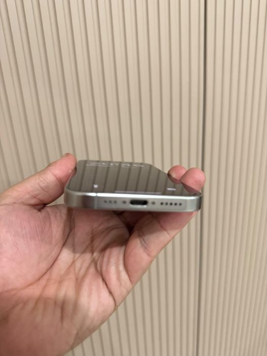iPhone 15 pro silver
