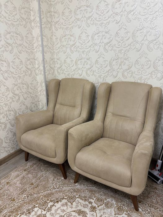 Диван и кресла..