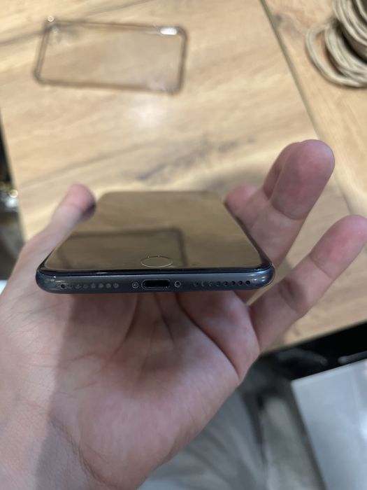 Продам Iphone 8 plus