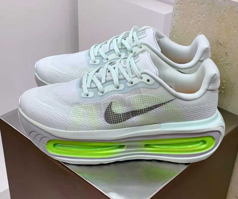 Нови дамски маратонки Nike Vomero Premium Barely Green Volt