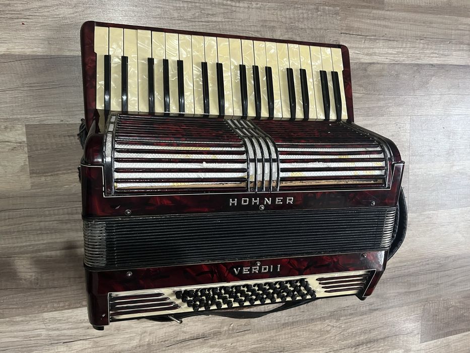 Acordeon de vanzare