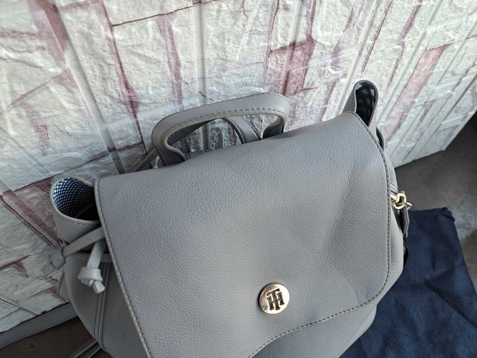дамска раница,Tommy Hilfiger,сива чанта,томи хилфигер