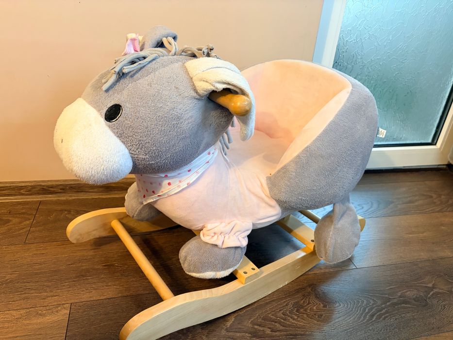 Детско люлеещо конче