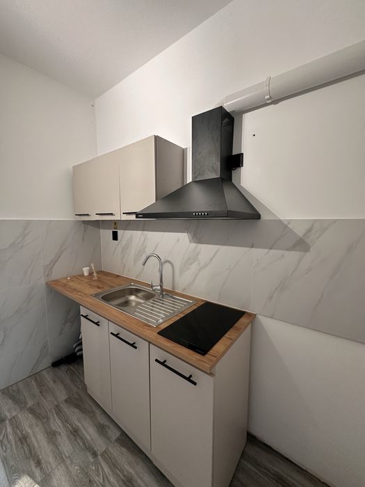 Închiriez garsonieră complet renovată – Totul NOU – Locație excelentă! — fotografia 1