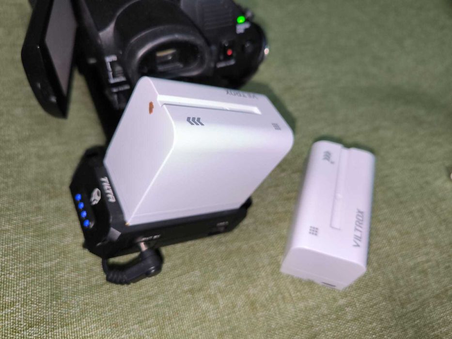 продам видеокамеру sony AX 700