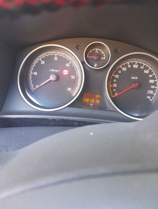 Vând ( 1200€) sau schimb cu Logan mcv