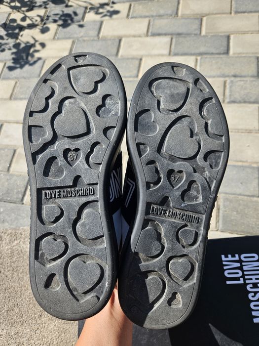 Adidasi Love Moschino