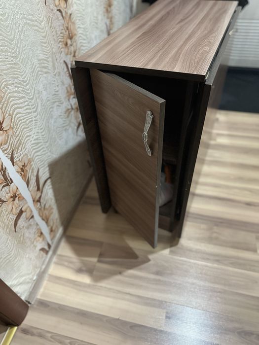 Продам стол книжку