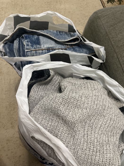 Два пакета вещей для подростков. На 44-46 р. Отдам за пакет фруктов