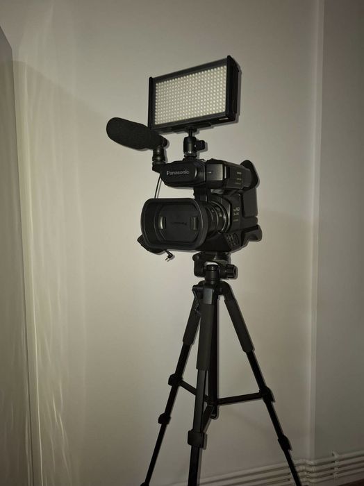 KIT cameră video Panasonic Full HD AVCCAM