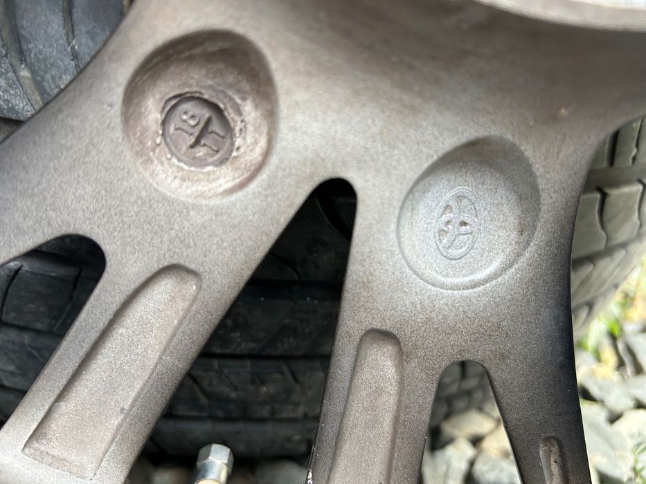 Диски камри 70-75 оригинал с покрышками