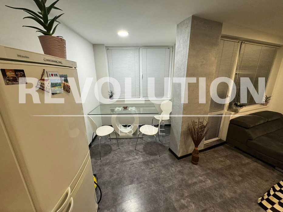 Дава се под наем Двустаен апартамент в Варна, Център - 70 кв.м за 623.22 € - Снимка #3