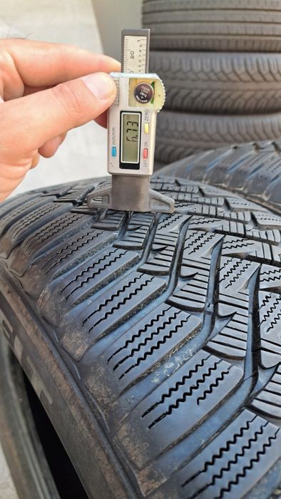 2 бр Зимни гуми 235 65 17 Laufen