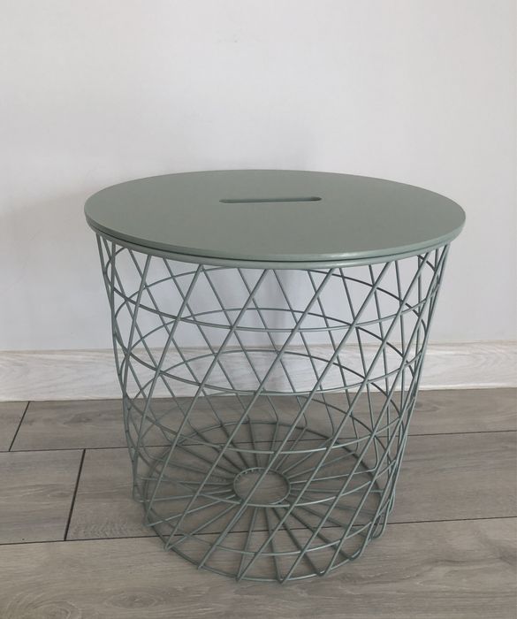 Столик с отделениями для  хранения